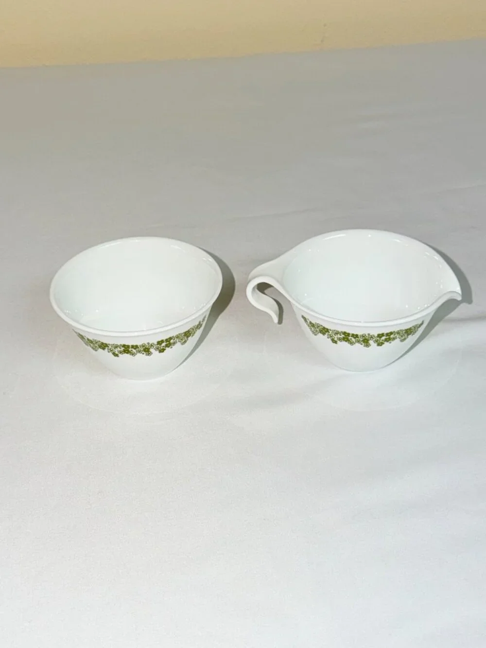 Corelle Crazy Daisy Creamer Hook Handle + Sugar Bowl Vintage Green Floral Vtg - Picture 3 of 7
